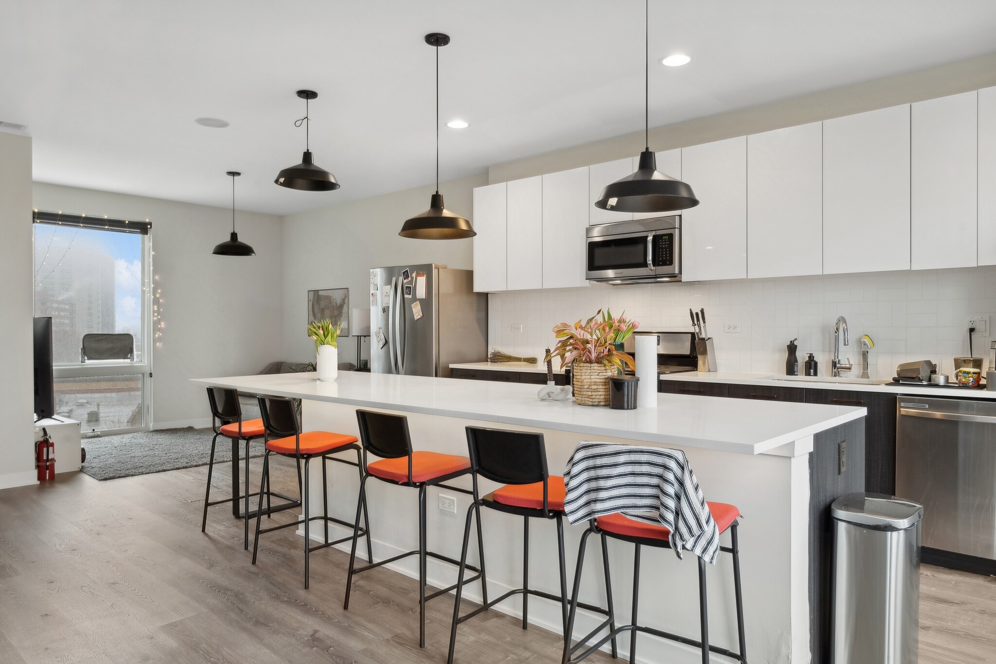 Building Photo - 3927 N Clarendon Ave