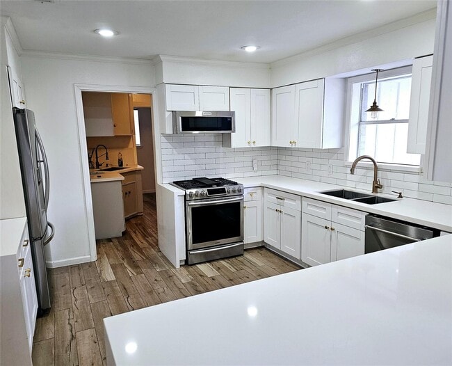 Building Photo - 9738 Braesmont Dr