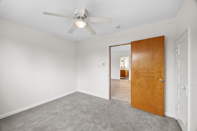 Building Photo - Adorable upper-floor APARTMENT One Bedroom. Washer/Dryer, Driveway parking for up to 3 vehicles. ...
