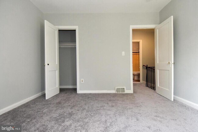 Building Photo - 204 34th St NE