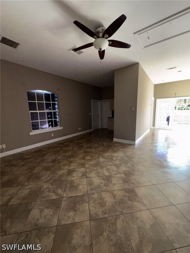 Building Photo - 141 18th Ave NE