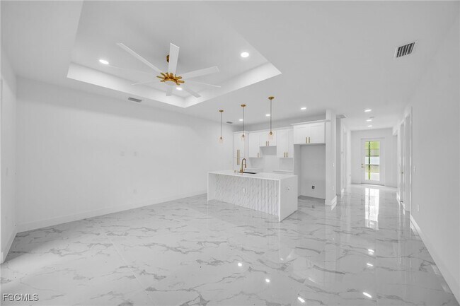 Building Photo - 314 Urbana St