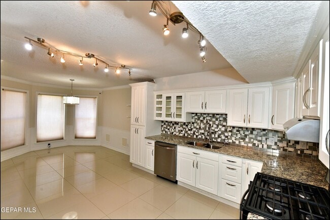 Building Photo - 529 Castlerock Ln