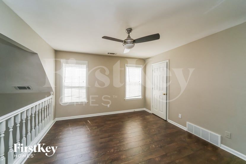 Building Photo - 10432 Kensington Cir