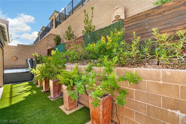 Building Photo - 1583 Pacific Baza St