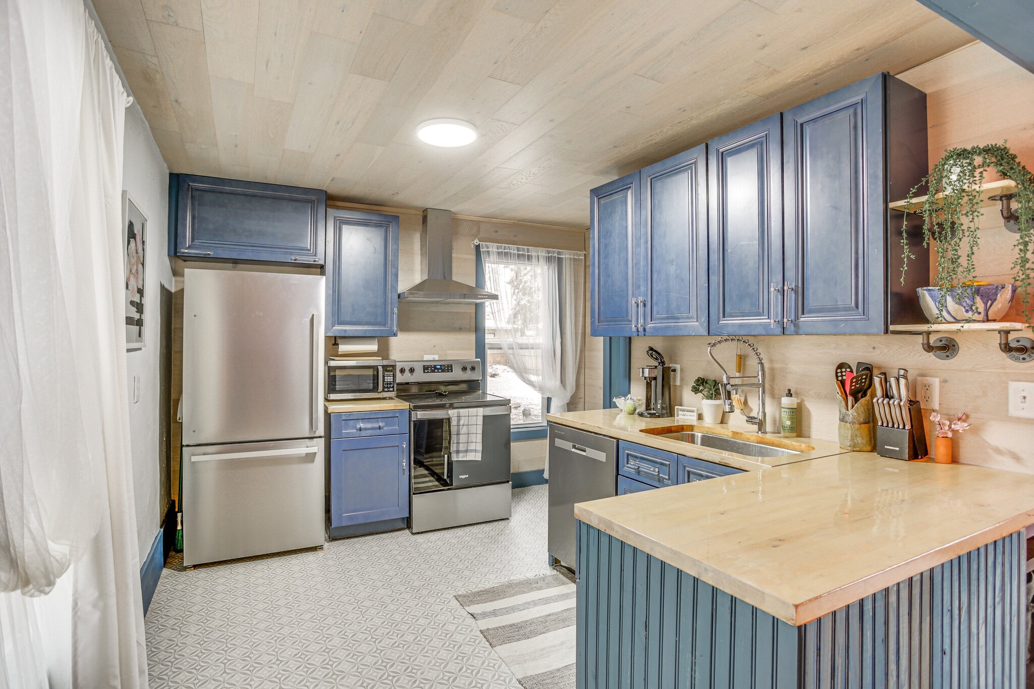 Kitchen - 4848 N 6th St