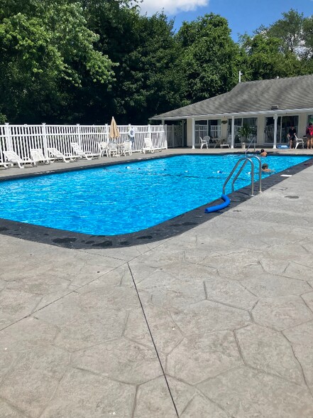 Building Photo - 80 Damon Rd