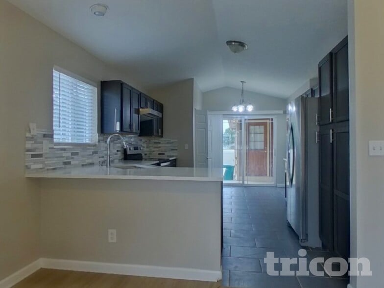 Building Photo - 4200 Laurel Dr