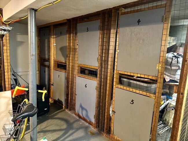 Building Photo - 206 High St