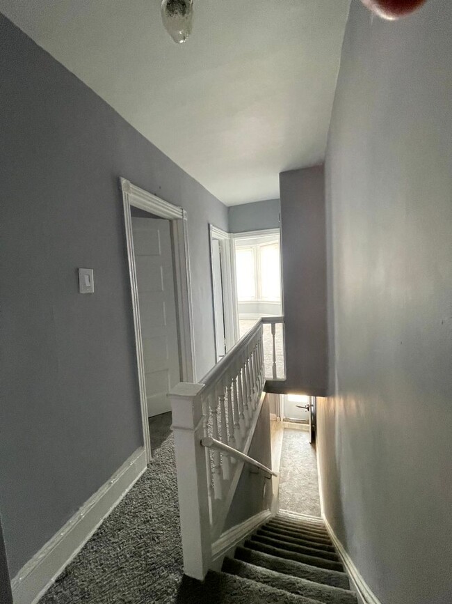 Building Photo - Remodeled 3BR House Steps to LaSalle Unive...