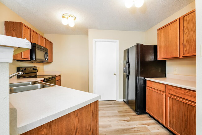 Building Photo - 2334 Bristol Dr