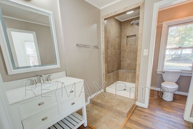 Building Photo - 200 Cynthia Dr