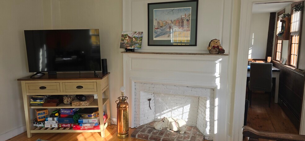 Building Photo - 18 King St