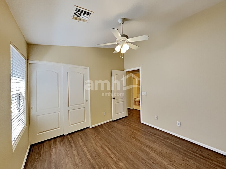 Building Photo - 7909 S 45th Ln