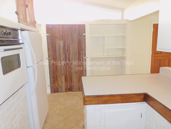 Building Photo - 3110 Canterbury St