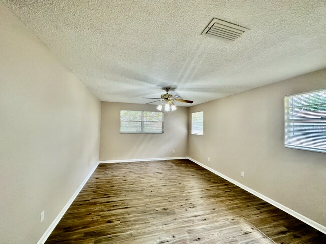Building Photo - 261 Dillon Dr