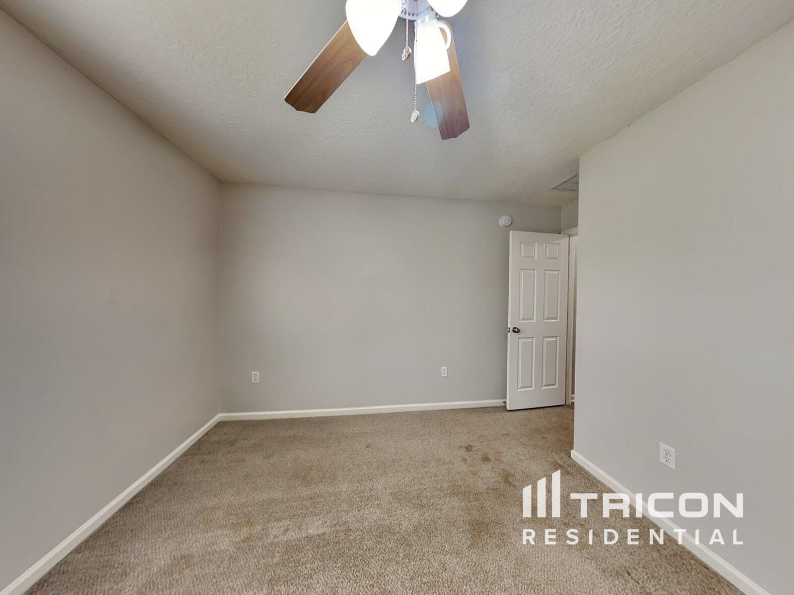 Building Photo - 2450 Creekfront Dr