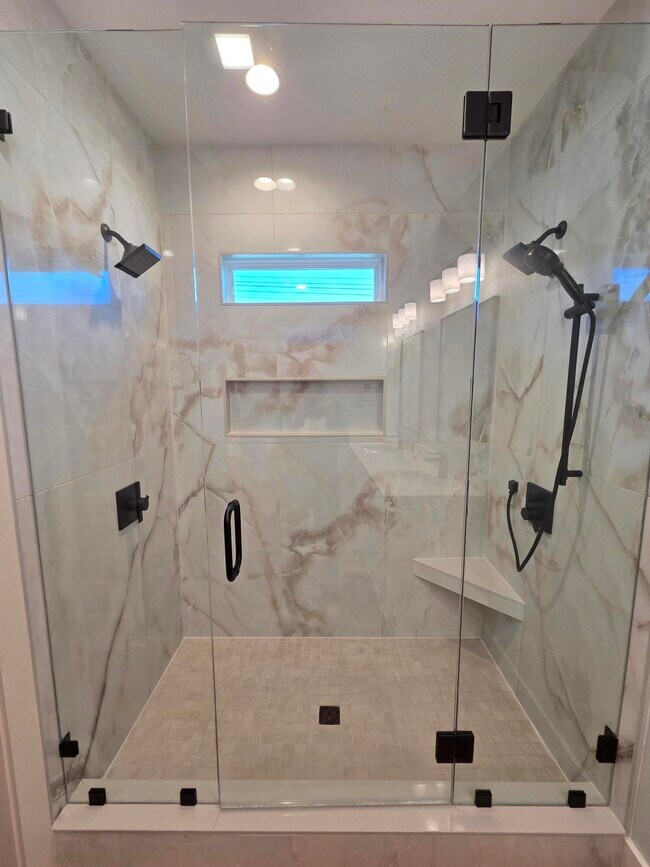 Building Photo - 1821 Lubbock Rd