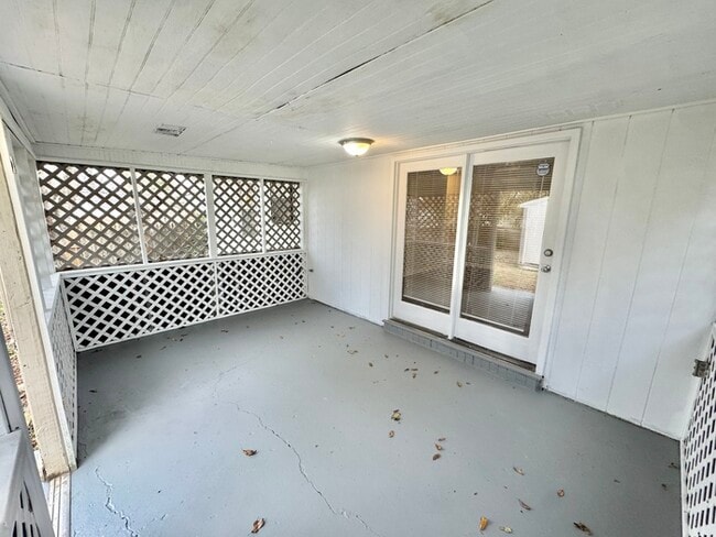 Building Photo - 6368 Leamont Dr