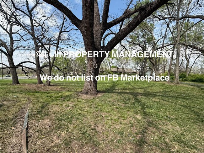 Building Photo - 1314 W Red Bridge Rd