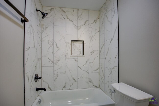 Building Photo - 523 E Chappell St