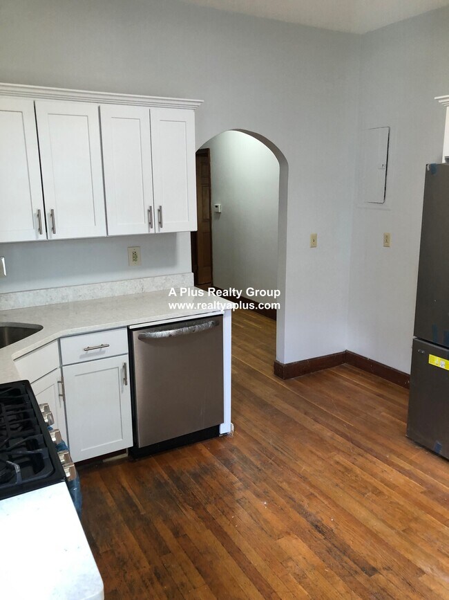 Building Photo - 334 Centre St