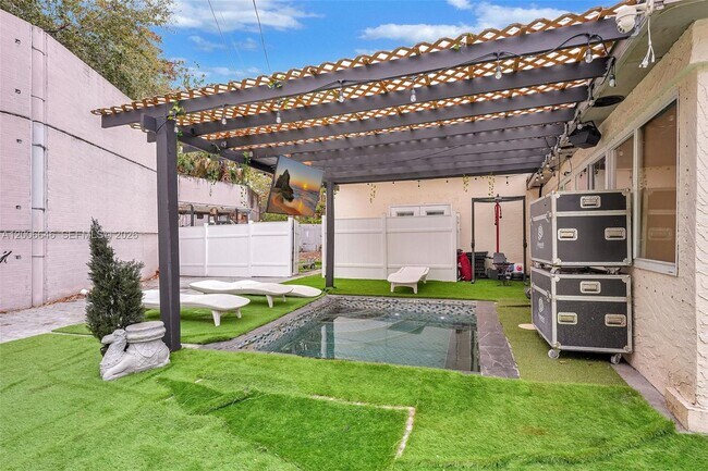 Building Photo - 18600 NE 7th Ct