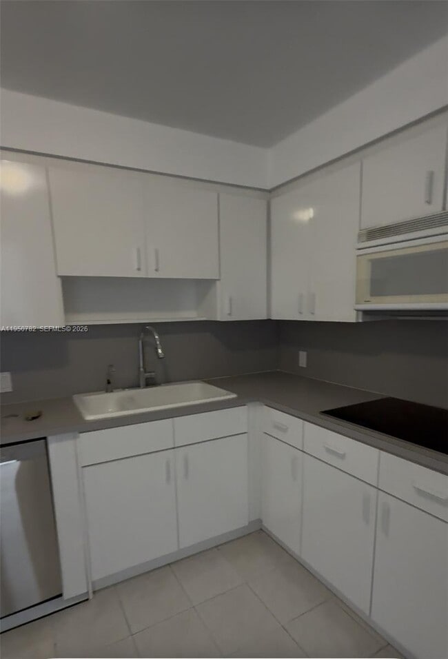 Building Photo - 1450 Brickell Bay Dr