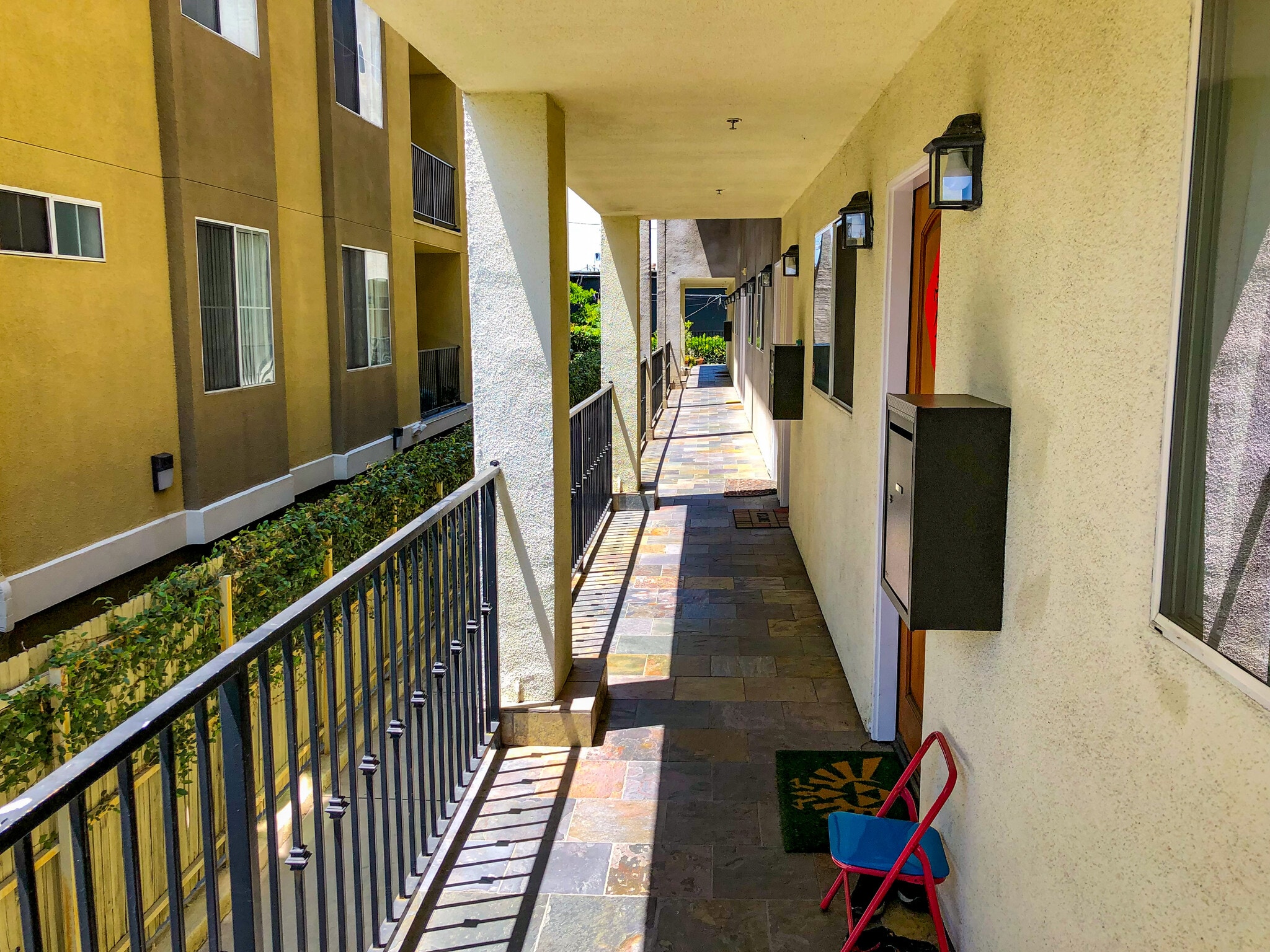 Building Photo - 2027 Beloit Ave