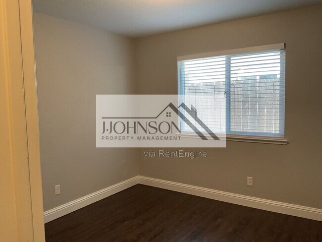 Building Photo - 15136 Cambridge Dr