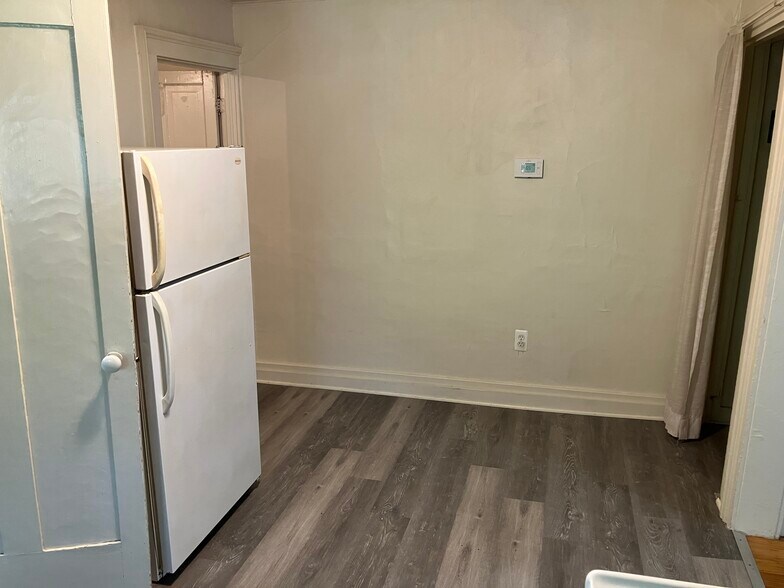 Kitchen 2 - 430 E Clinton St