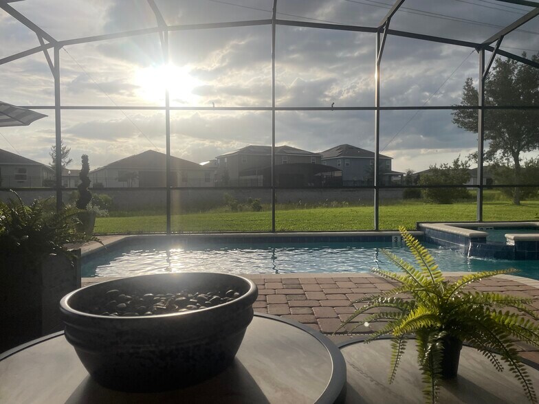 Building Photo - 2293 Victoria Dr