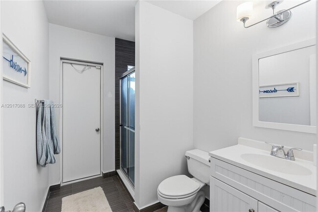 Building Photo - 1639 Van Buren St