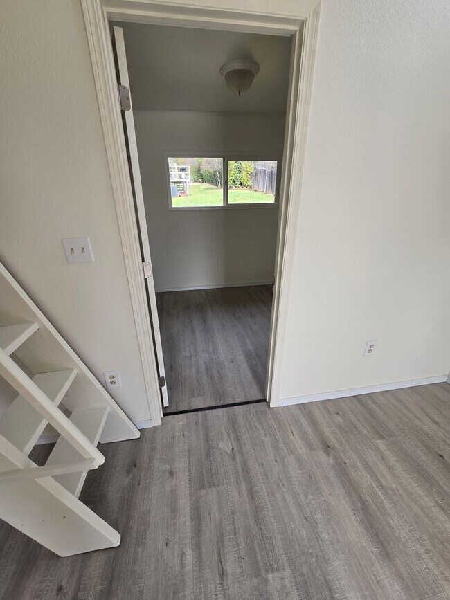 Building Photo - SS2231-3