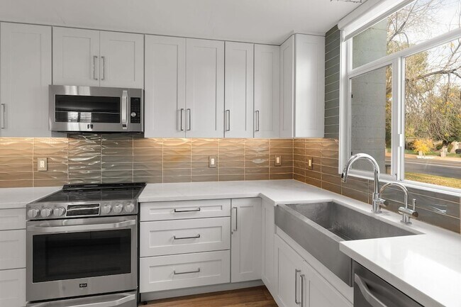 Building Photo - 6502 N Central Ave