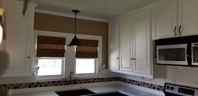 Primary Photo - 320 S School St