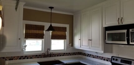 Building Photo - 320 S School St