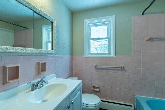 Building Photo - 2676 Sheridan Dr
