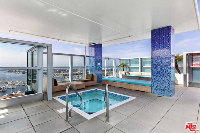 Building Photo - 13700 Marina Pointe Dr
