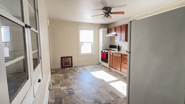 Building Photo - 629 Otter Ave