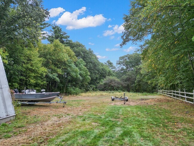 Building Photo - 123 Pond St