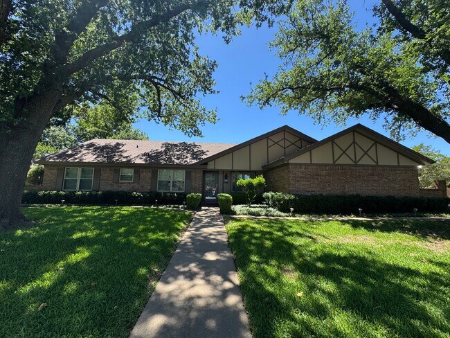 Primary Photo - Gorgeous 3/3/2 Home on Spacious Corner Lot...