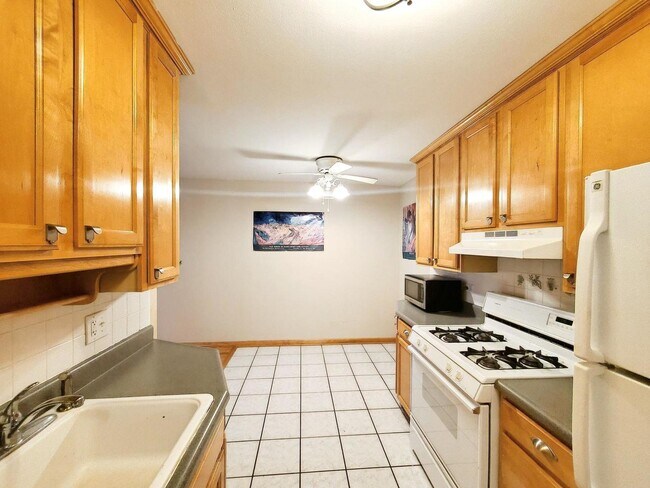 Building Photo - 1500 Robin Cir