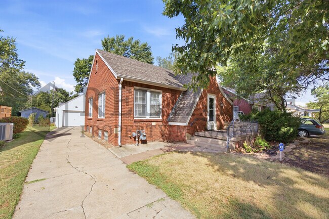 Building Photo - 737 S Lorraine Ave