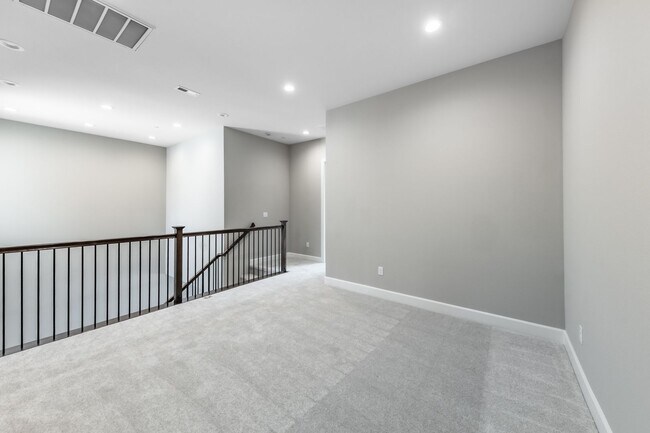 Building Photo - Immaculate New Build Just Steps from Laker...