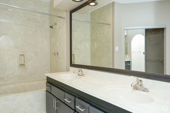 B2 - 2br - Master Bathroom - The Elle Collection III
