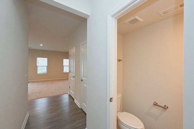 Building Photo - Luxury Townhome in a Prime Goodlettsville Location just Minutes to Nashville!