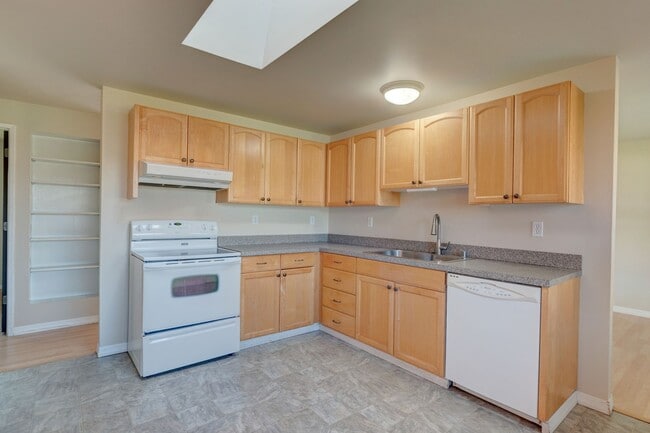 Building Photo - Charming 3-Bedroom Home on Spacious Corner...