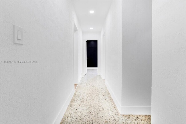 Building Photo - 1528 NE 145th St