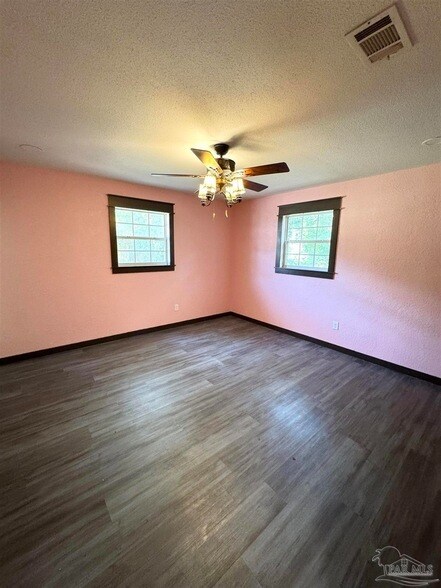 Building Photo - 9720 Sandpiper St